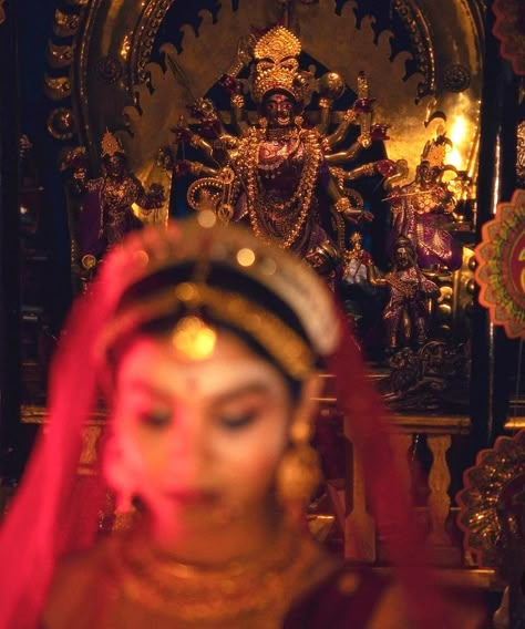 Hindu Women Aesthetic, Shakti Aesthetic, Durga Goddess Art, Durga Aesthetic, Hindu Girl Aesthetic, Indian Goddess Aesthetic, Indian Culture Aesthetic, Hinduism Aesthetic, Hindu Aesthetic