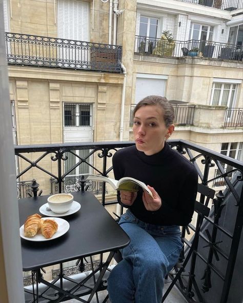 Divorced Woman Aesthetic, Hello Thursday, French Girl Aesthetic, Parisian Aesthetic, Parisian Lifestyle, Parisian Life, Bike Rides, Paris Aesthetic, Living In Paris