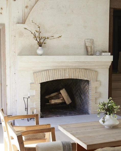 Jenni Kayne on Instagram: “There's so much inspiration to be found in our new book, #PacificNatural, available now! From entertaining tips to crafts and recipes,…” Stucco Fireplace, Jenni Kayne, Amber Interiors, French Country Style, Fireplace Design, Beautiful Interiors, Family Room, House Interior, Sweet Home