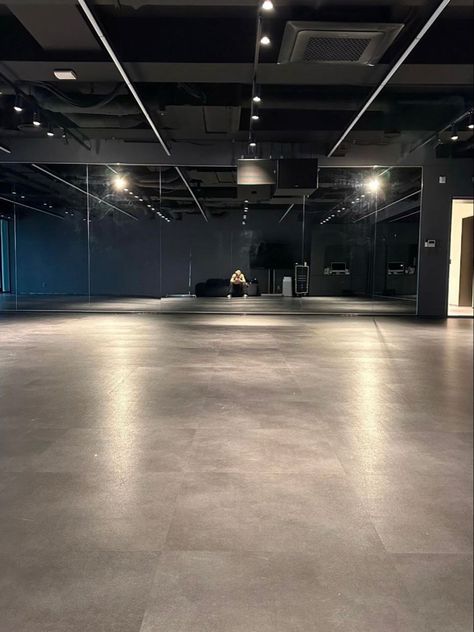 Sm Entertainment Dance Practice Room, Sm Practice Room, Talk Show Studio Design, Sm Dance Practice Room, Dance Practice Studio, Studio Dance Room Kpop, Dance Practice Room, Dance Studio Aesthetic, Kpop Idol Dream