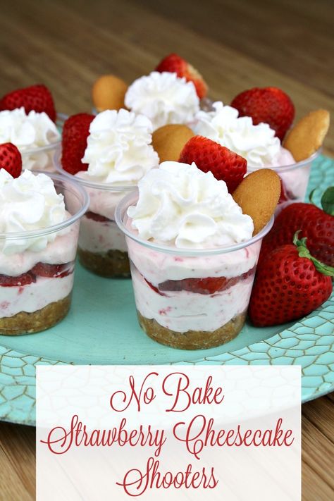 Strawberry Cheesecake Shooters, Strawberry Cheesecake No Bake, Dessert Shooters Recipes, Cocktail Catering, Cheesecake Shooters, No Bake Strawberry Cheesecake, Shooter Recipes, Desserts Summer, Dessert Cups Recipes