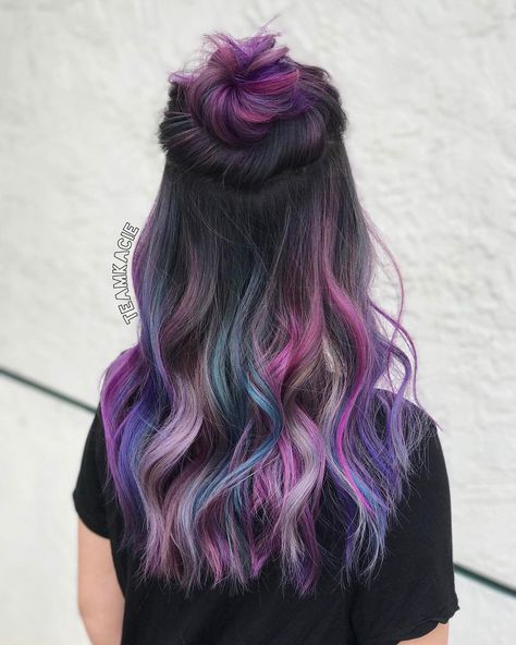 Prism Highlights Brown Hair, Hidden Colour Hair, Underlights Hair, Peekaboo Hair, Rainbow Hair Color, Creative Hair Color, Hair Color Streaks, Pretty Hair Color, Hair Color Blue