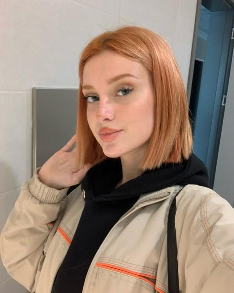 Copper Bob Hair, Orange Hair Color Ideas, Orange To Blonde Hair, Short Copper Hair, Light Copper Hair, Caramel Hair Color Ideas, Orange Hair Color, Stacked Haircut, Caramel Hair Color