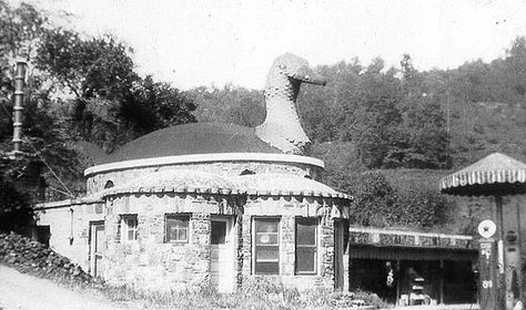 "When you get a gander at this house in Hazard Kentucky, you might think you've gone quackers, but it really is a Mother Goose house complete with egg shaped windows.  It's been a fixture here for over 60 years." - Oprah Winfrey Completed construction 1940 Appalachian Living, Hazard Kentucky, Goose House, Perry County, Cave City, Eastern Kentucky, Kentucky Girl, Online Newspaper, My Old Kentucky Home