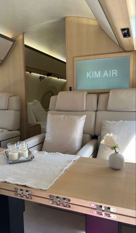 Rihanna Private Jet, Kim Air, Private Plane Interior, Pink Louis Vuitton Bag, Jet Interior, Pink Louis Vuitton, Business Tycoon, Kim House, Stile Kylie Jenner