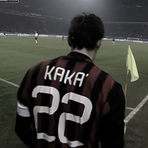 Cool Football Pictures, Madrid Football Club, Not Just A Game, Ricardo Kaka, Football Players Photos, Paolo Maldini, Premier Lig, Football Images, Football Icon