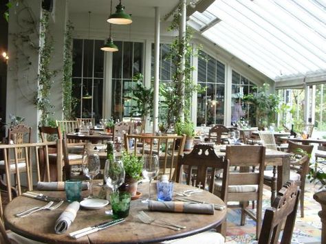 Conservatory Restaurant Interior, Conservatory Restaurant, Rooftop Restaurant Design, Hampshire England, Restaurant Pictures, Red Lion, Rooftop Restaurant, New Forest, Green Interiors