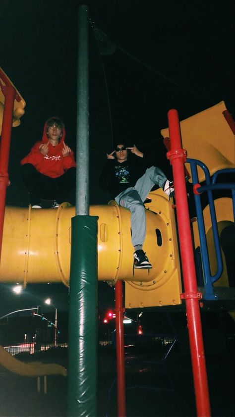 Nighttime Street Photography, Night Park Photoshoot, Nighttime Flash Photoshoot, Nighttime Senior Pictures, Night Photoshoot Aesthetic, Night Aesthetic Photoshoot, Nighttime Photoshoot Ideas, Night Time Photoshoot Ideas, Playground At Night