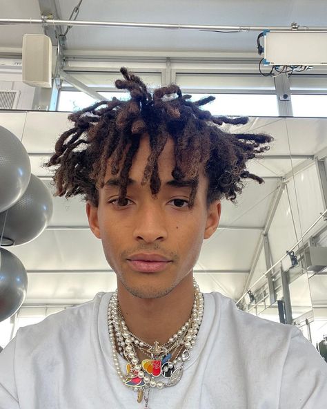 Jaden Smith on Instagram: “Super Awkward Post But Just Wanna Let Everybody Know I’m Still Alive, I Got A Few More Things To Do, Like manufacture a desk from recycled…” Beautiful Dreadlocks, Black Men Hairstyles, Jaden Smith, Still Alive, A Desk, Beard Styles, Afro Hairstyles, Comme Des Garcons, Locs