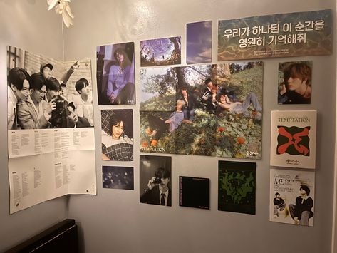 txt bts skz photo wall kpop aesthetic Txt Wall Decor, Txt Room Decor, Kpop Poster Wall Ideas, Bedroom Vanity Set, Pop Posters, Photo Frame Design, Poster Room, Walls Room, Kpop Posters