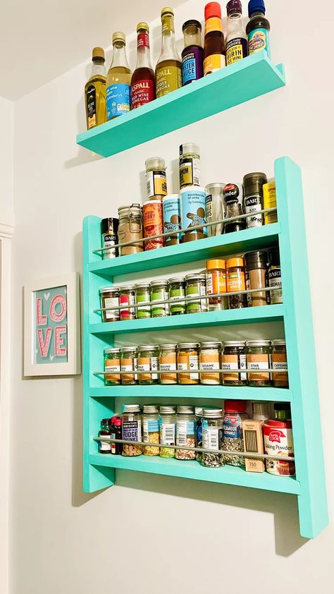 Diy Spice Rack Ideas, Spice Rack Design, Spice Rack Ideas, Diy Spice Rack, Affordable Mattress, Old Bookcase, Diy Spices, Organized Kitchen, Organize Your Kitchen