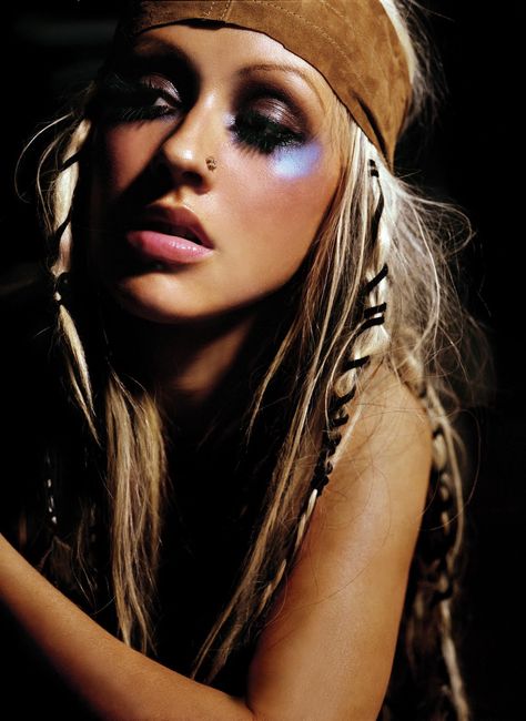 Christina Auguilera "Stripped"- beautiful eye makeup Christina Aguilera 2000s, Christina Aguilera Stripped, Beautiful Voice, Christina Aguilera, Britney Spears, Makeup Inspo, Beyonce, Hair Looks, Makeup Inspiration