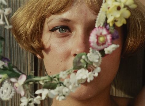 Flower Nymph, Daisies 1966, Flowers In Her Hair, Face Aesthetic, Three Rivers, Film School, Read Book, Film Aesthetic, Film Stills