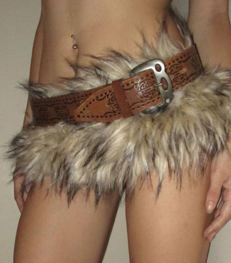 Fur Belt, Thrift Style, Belt Skirt, Under Your Spell, Vintage Thrift, 2000s Fashion, Style Jewelry, Fashion Killa, Festival Outfits