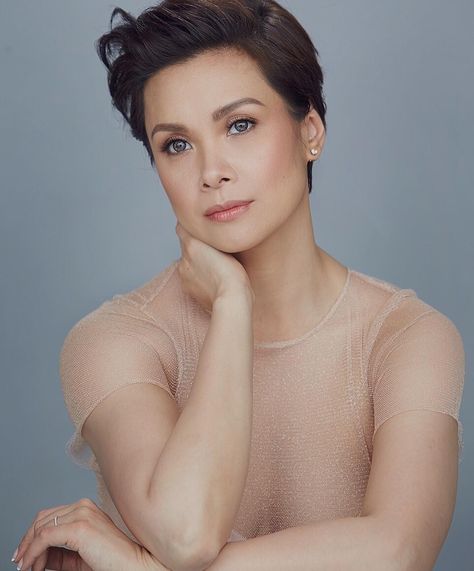 Lea Solanga with short hair Square Jaw Women, Soft Angled Eyebrows, Filipino Hairstyles, Angled Eyebrows, Jasmine And Mulan, Filipino Hair, Square Jaw, Mandira Bedi, Hairstyles Female