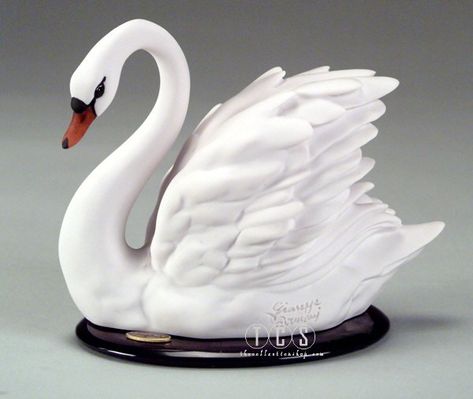 Giuseppe Armani Swan - Right Side Porcelain Swan, Swan Sculpture, Diy Wings, Ankle Bracelets Diy, Bird Cakes, Cement Art, Paper Mache Crafts, Fruit Photography, Bird Crafts