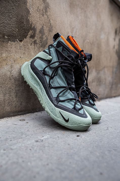 Nike Acg Boots, Futuristic Shoes, Nike Boots, Making Things, Nike Acg, Jade Stone, Sneakers Men Fashion, Boots And Sneakers, Sneaker Collection