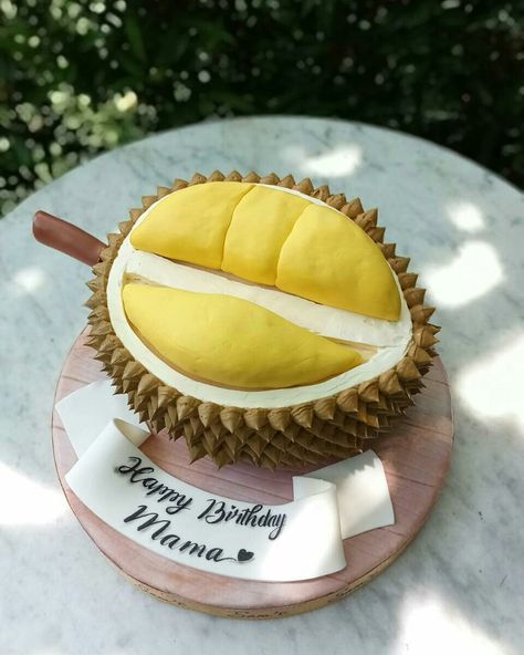 Durian Cake Decoration, Durian Cake Design, Aesthetics Brown, Durian Cake, Fruit Cake Design, Cake Varieties, 귀여운 음식 그림, Simple Cake Designs, Mini Cakes Birthday