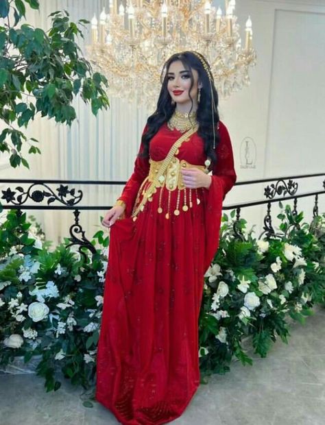 Kurdish Wedding Dress, Kurdish Wedding, Muslimah Fashion Casual, Bratz Doll Outfits, Girl Red Dress, Abaya Style, Henna Party, Best Friend Photography, Wedding Decor Elegant