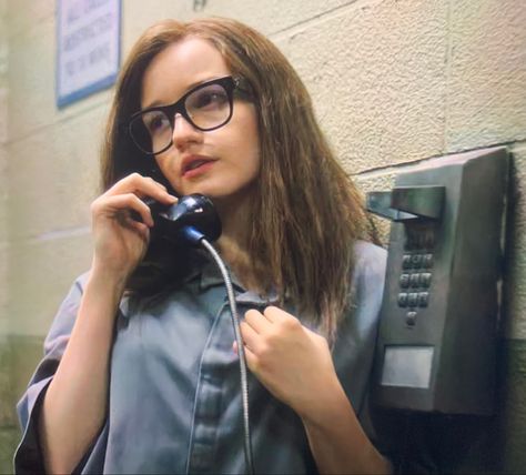 Hot Villain, Anna Sorokin, Inventing Anna, Anna Delvey, Julia Garner, Netflix Show, Tv Fashion, Lost Soul, Girls With Glasses