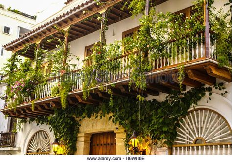 spanish colonial house. cartagena de indias,colombia's caribbean zone - Stock Image Colombian House, Carribean House, Kerala Traditional House, Mexican Hacienda, Colonial Style Homes, Dr House, Casas Coloniales, Butterfly House, Colonial Architecture