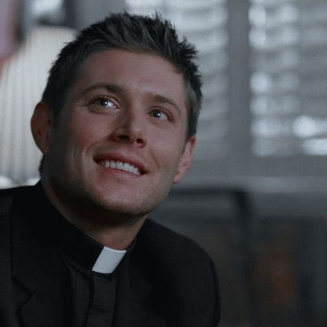 Dean Winchester Priest, Dean Winchester Gif, Supernatural Dr, Jesen Ackles, Bobby Singer, Supernatural Wallpaper, Supernatural Cast, Fan Book, Destiel