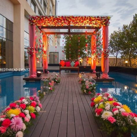 unique ways to decorate the pool and pool side wedding decor Swimming Pool Haldi Decoration, Haldi Party Decoration, Pool Side Mehendi Decor, Poolside Mandap Decor, Pool Side Mandap Decor, Haldi Decoration Ideas Pool Side, Poolside Mehendi Decor, Poolside Wedding Decor, Indian Wedding Banquet Hall