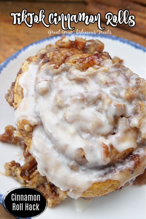 TikTok Cinnamon Rolls are a cinnamon roll hack that takes store-bought cinnamon rolls to a whole new level and then we topped them with a brown sugar pecan crust. Cinnoman Rolls Recipe Easy, Cinnoman Rolls, Cinnomon Rolls, Homemade Easy Recipes, Tiktok Cinnamon Rolls, Pecan Cinnamon Rolls, Pillsbury Cinnamon Rolls, Pecan Crust, Tiktok Recipes