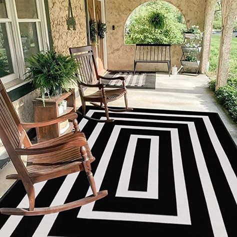 Black And White Patio Rug, Black And Cream Rug, Black And White Outdoor Rug, Black And White Area Rug, Porch Dining Room, Black And White Rugs, White And Black Rug, Porch Dining, Gray Patio Furniture