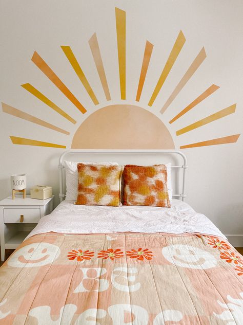 Sunshine Theme Bedroom, Sunshine Bedroom Ideas, Sunshine Themed Bedroom, Sunshine Bedroom Kids, Sunshine Room Ideas, Murals For Girls Bedroom, Girls Cozy Bedroom Ideas, Girls Orange Bedroom, Sunshine Room Decor