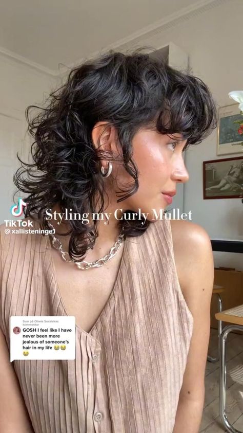 Short Curly Hair Styles, Curly Shag Haircut, Natural Curly Hair Cuts, Shaggy Short Hair, Mullet Haircut, Curly Hair Photos, Hair Styles For Women, Hair Inspiration Short, Short Curly Haircuts