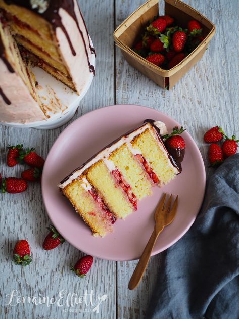 Strawberry White Chocolate Mud Cake @ Not Quite Nigella White Chocolate Mud Cake, Strawberry White Chocolate, Chocolate And Strawberry, Vegan White Chocolate, Chocolate Mud Cake, White Cake Recipe, How To Make Icing, Lemon Buttercream, Dried Berries