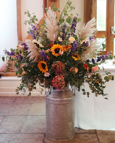 Sunflower And Pampas Bouquet, Sunflowers And Pampas, Pampas Grass And Wildflowers, Pampas Grass And Sunflowers, Pampas Grass Floral Arrangements, Fall Dried Flower Arrangements Grass, Fall Dried Flower Arrangements Grass And Cotton, Autumn Hydrangea, Autumn Sunflowers