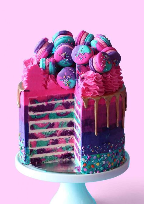 Highway Unicorn Cake - www.thescranline.com Cakes With Macarons, Vanilla And Strawberry Cake, Unicorn Macarons, The Scran Line, Scran Line, Macaron Cookies, French Macaron, Rainbow Sprinkles, Unicorn Cake