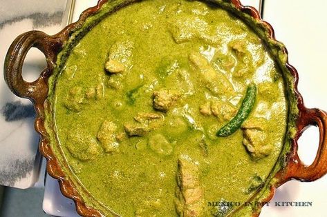 Mole Verde, disfruta, buen provecho Green Mole Recipe, Mole Sauce Recipe, Chunky Guacamole Recipe, Mole Verde, Mexican Mole, Mole Recipe, Chicken Mole, Recipe Mexican, Verde Recipe