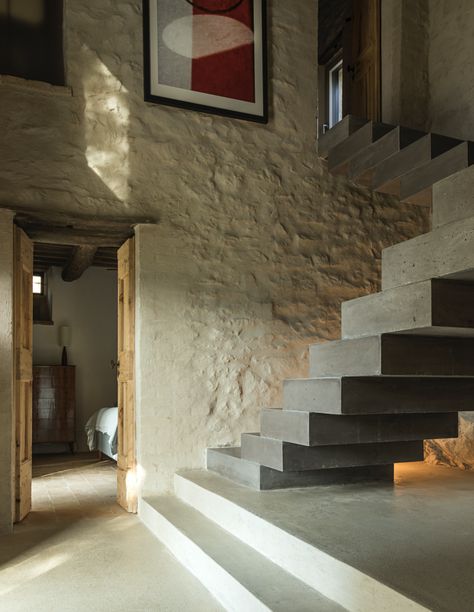 Industrial Staircase Design, Staircase Feature, Abingdon Oxfordshire, Industrial Staircase, Stone Exterior Houses, Concrete Staircase, Old Stone Houses, Long House, Tuscan House