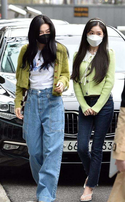 Red Velvet Outfit, Airport Fashion Kpop, Oversize Outfit, Irene Seulgi, Irene Red Velvet, Red Velvet Seulgi, Princess Outfits, Airport Fashion, Velvet Fashion