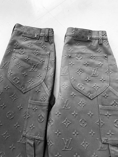 Louis Vuitton Pants, Louis Vuitton Jeans, Foto Baby, Lv Men, Streetwear Men Outfits, Designer Items, Dope Outfits, Apparel Design, Fashion Killa