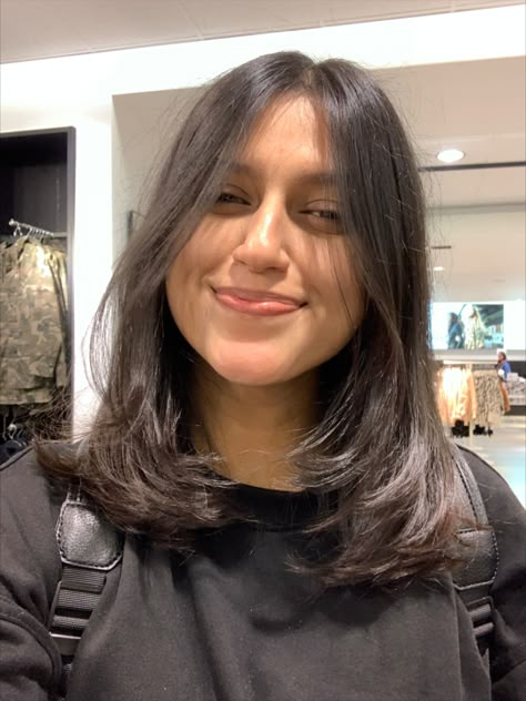 Mid Length Hair Styles Round Faces, Hair Just Below Shoulders With Layers, Summer Mid Length Hair, Soft Shoulder Length Hair, Short Mid Length Hair Straight, Shoulder Length Hair Indian, Brown Short Hair Layers, Shoulder Length Haircut For Round Faces, Collar Bone Length Hair Cuts