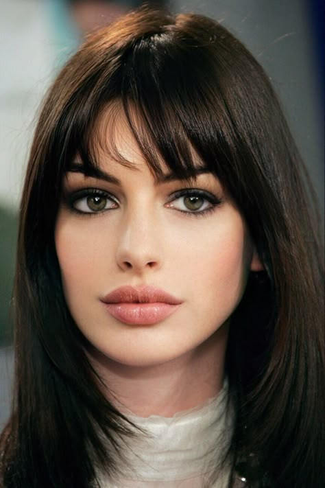 Long Chic Haircut, Most Beautiful Eyes, Anne Hathaway, American Beauty, Ginger Hair, Girl Face, Layered Hair, Perfect Hair, Beauty Face