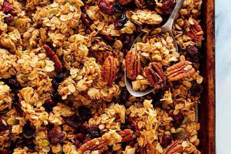 Quaker Oats Granola Recipe (Copycat) Oats Granola Recipe, Oat Granola Recipe, Best New Recipes, Healthy Breakfast Items, Healthy Granola Recipe, Nuts And Dried Fruit, Low Carb Potatoes, Slow Cooker Salsa Chicken, Spinach Lasagna Rolls