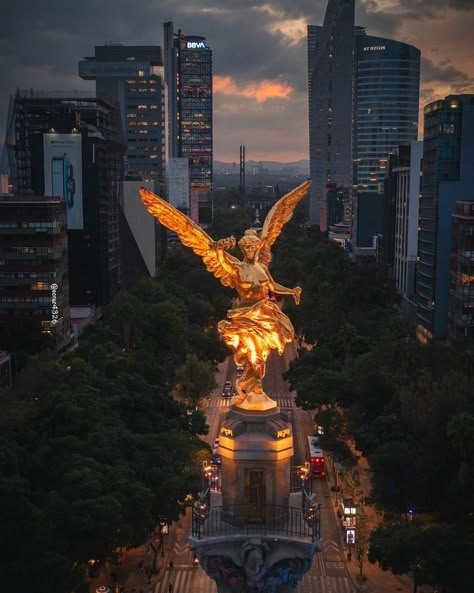 Vision Board Mexico City, Mexico Guadalajara Aesthetic, City Of Mexico, Travel To Mexico City, Mexico City Aesthetic Night, Mexico Vision Board, Mexico City Wallpaper, Mexico Buildings, Mexico At Night