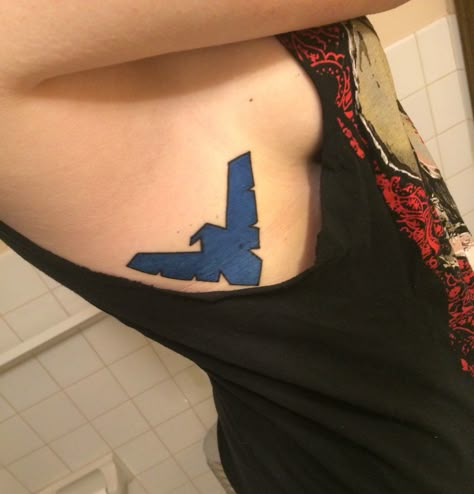 Nightwing Tattoo Nightwing Tattoo Ideas, Ace Blackwell, Dc Comics Tattoos, Nightwing Tattoo, Dc Tattoo Ideas, Nightwing Symbol, Dc Tattoos, Robin Tattoo, Dc Tattoo