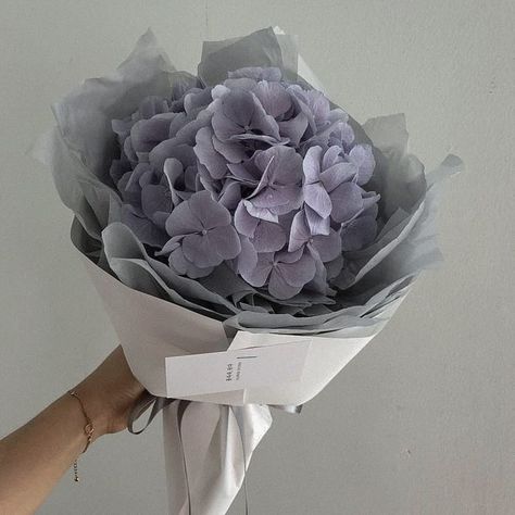 Flowers Purple Aesthetic, Lilac Room, Creamy Cake, Vogue Aesthetic, Aesthetic Ethereal, Violet Aesthetic, Minimalistic Aesthetic, Purple Vibe, Lavender Aesthetic