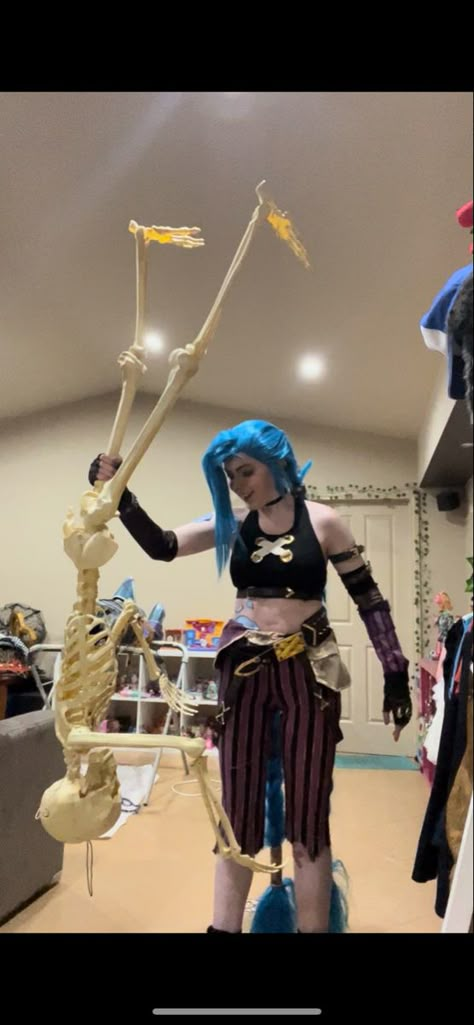 Cutestudios cosplay of Jinx from Arcane #jinx #leagueoflegends #leagueoflegendsfanart #lolfanart #arcane #arcanefanart #arcaneart #jinx #arcanejinx #jinxarcane #jinxlol #jinxfanart #jinxart #netflix #riotgames #cosplay #jinxcosplay #arcanecosplay #lolcosplay #leagueoflegendscosplay #cosplayer #jinxcosplayer #cursed #funny #halloween Jinx From Arcane, Cosplay Plus Size, Jinx Cosplay, Arcane Jinx, Riot Games, Funny Halloween, League Of Legends, Art Inspo, Fan Art