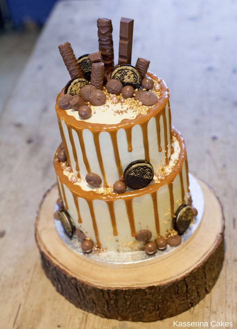 Honey Drip Cake, Chocolate Caramel Birthday Cake, Caramel Birthday Cake Ideas, Caramel Cake Decoration Ideas, Caramel Cake Decoration, Thanksgiving Desserts Cake, Caramel Drip Cake, 13 Cake, Chocolate Caramel Cake