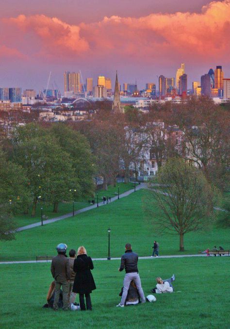 Primrose Hill, Camden, just north of Central London. Beautiful Park with an amazing view of London. A wonderful place for a picnic. :) Future London, London Tips, Kentish Town, London Living, Primrose Hill, Living In London, London Summer, London Park, London Skyline