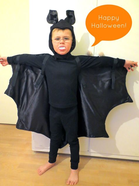 I've actually sewn something this week! Halloween is fast approaching, and this year, A ordered a bat costume for a Halloween party on ... Jake Halloween Costume, Bat Costume Boy, Animal Costume Diy, Diy Animal Costume, Sew Dinosaur, Halloween Costume Bat, Diy Bat Costume, Halloween Costume Ideas Kids, Easy Kids Costumes