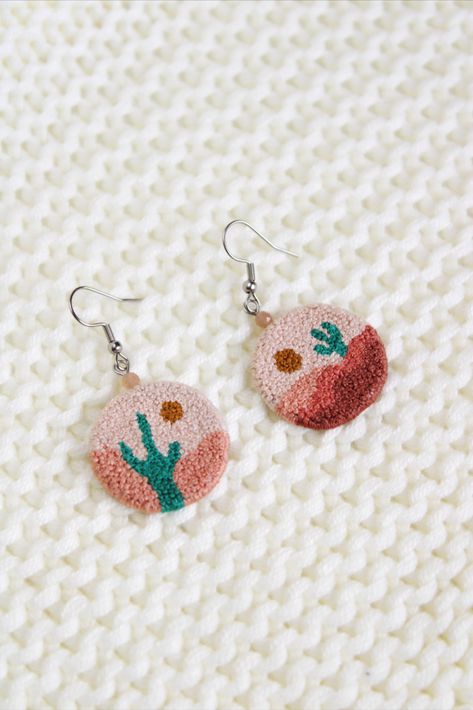 Hand embroidered earrings. Desert, sun and cactus earrings, embroidered with French knot technique. Hand Embroidered Earrings, Punch Needle Earrings, Black Cat Superstition, Embroidered Earrings, Needle Earrings, Desert Sun, Cactus Earrings, Hand Embroidery Projects, Hippie Earrings