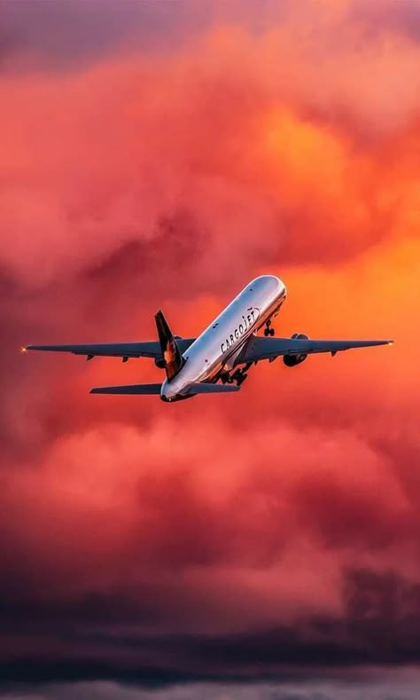 Flight Take Off Wallpaper, Airoplen Photo, Aeroplane Flying, Travel Advertising Design, Plane Photography, Plane Photos, Airplane Wallpaper, Airplane Flying, On An Airplane